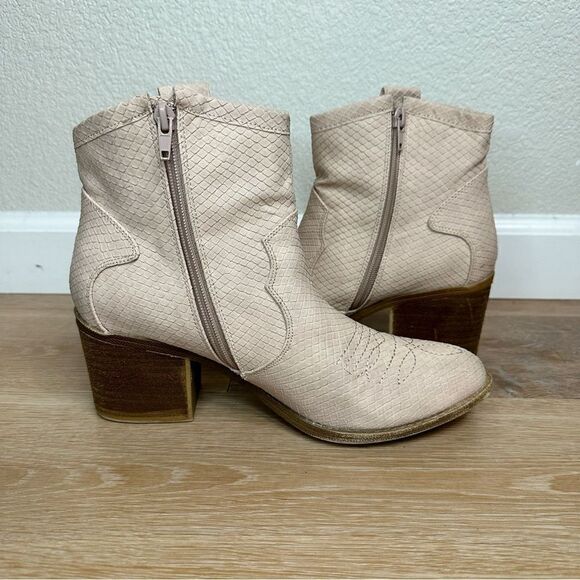 Dirty Laundry Light Pink Western Reptile Embossed Ankle Boots - Picture 5 of 12